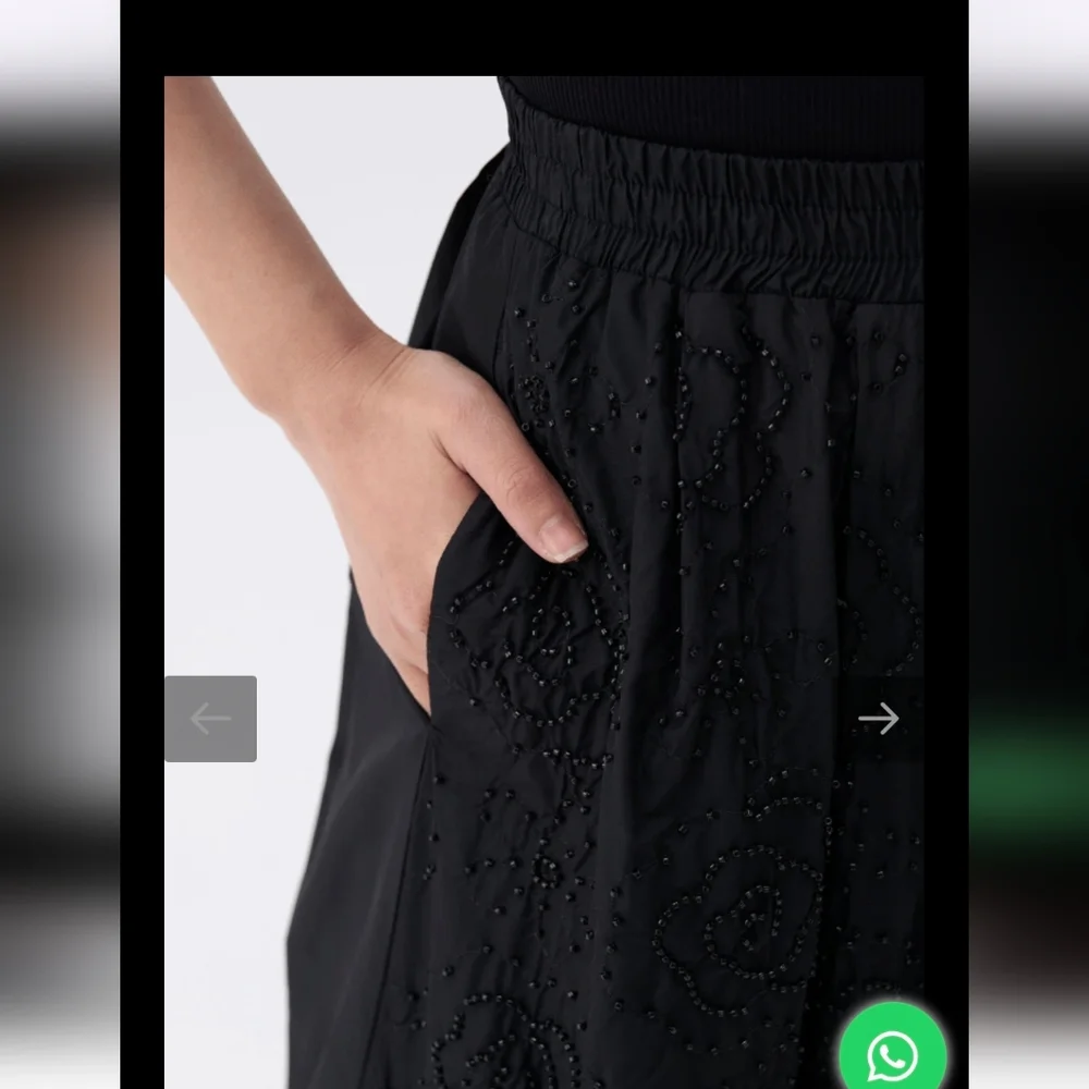 Chic Black Maxi Skirt - Picture 5 of 5